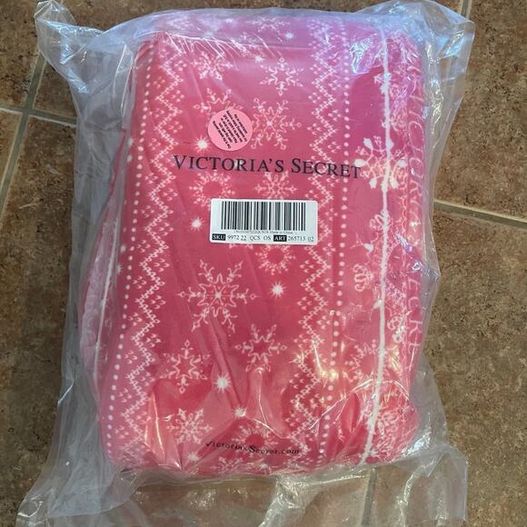 Victorias’s Secret red holiday fleece Sherpa blanket throw snowflakes NEW in Pkg - Picture 1 of 5